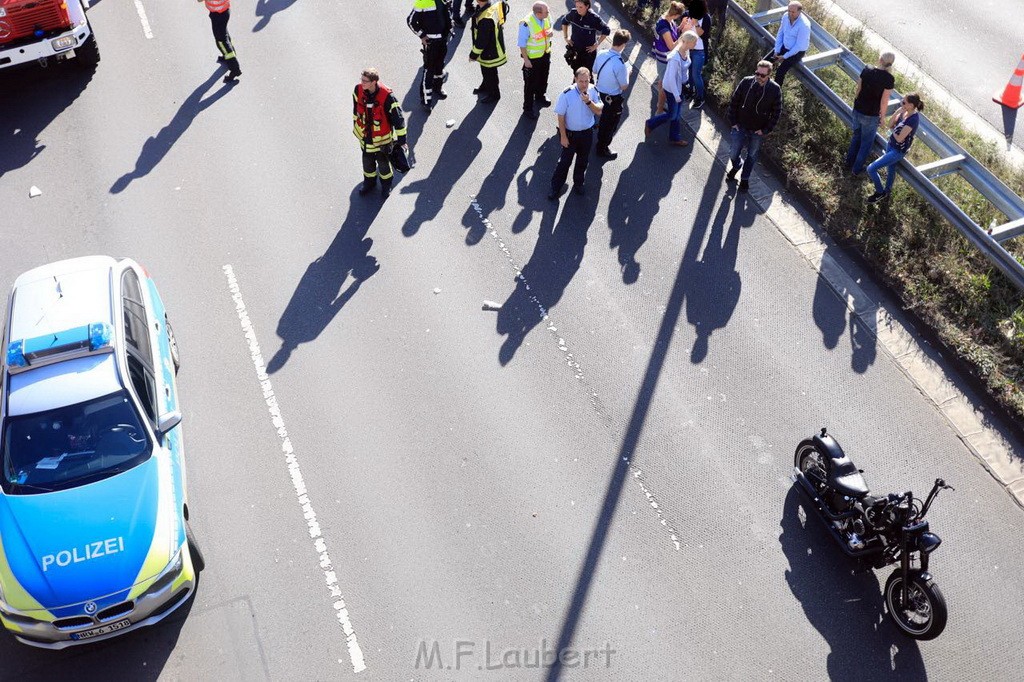 Einsatz BF Koeln Christoph 3 auf der A 57 Rich Neuss P22.jpg